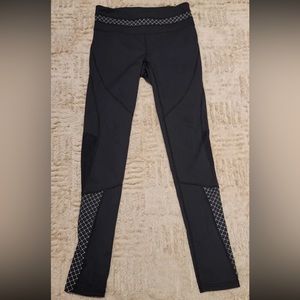 Athleta Straight Up Yoga Pants • Sz Medium. Active Pull-on EUC